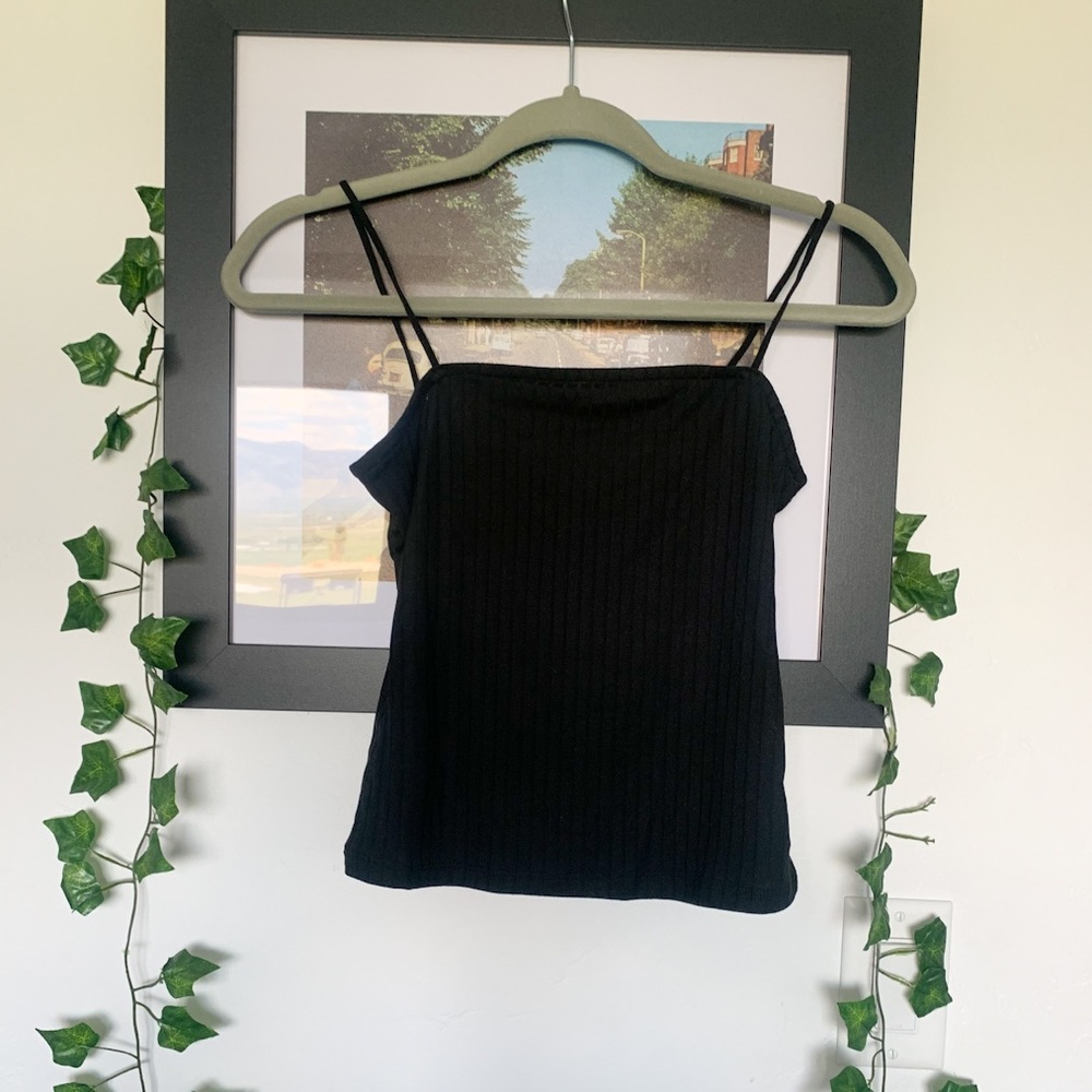 SIMPLE BLACK TANK